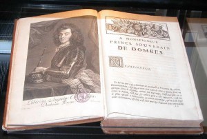 Photo-2_Dictionnaire-de-1704_Dedicace-au-Prince_lightbox